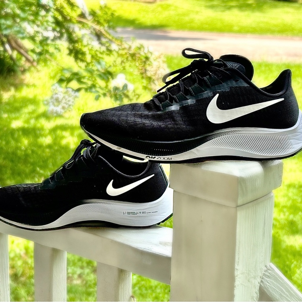 Nike Black and White Athletic Shoes with Streamlined Design